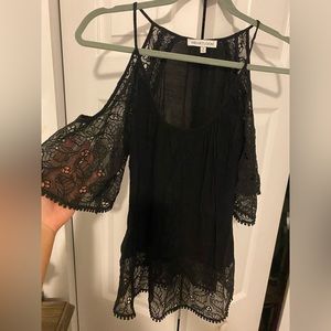 Stitch Fix/ Heartloom -Shanie Cold Shoulder Top